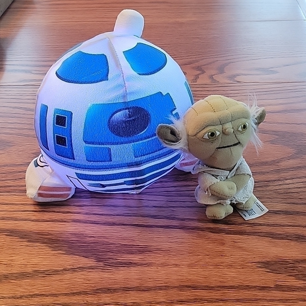 star WARS R2D2 nightlight and YODA clip on both talk.